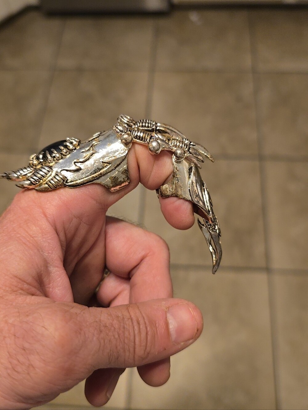 Finger Ring - Picture 4 of 7
